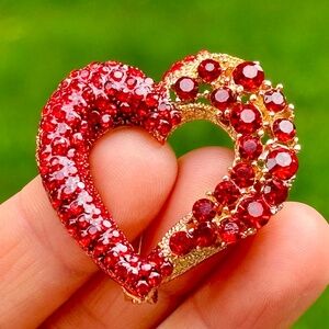 🔥2/$20 Heart Brooch Rhinestone Gold Tone Heart Brooch Gift for you Loved One